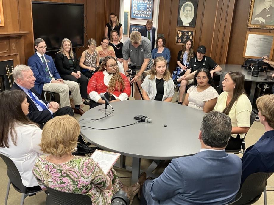 DURBIN JOINS ILLINOIS WESLEYAN UNIVERSITY FOR ROUNDTABLE DISCUSSION ON HEALTH CARE WORKFORCE SHORTAGE DURBIN JOINS ILLINOIS WESLEYAN UNIVERSITY FOR ROUNDTABLE DISCUSSION ON HEALTH CARE WORKFORCE SHORTAGE